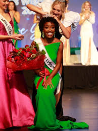 Willow Newell crowned Miss Wisconsin