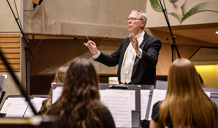 Jim Ripley conducting